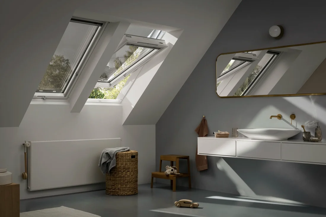 VELUX buitenzonwering op een dakraam, binnenaanzicht