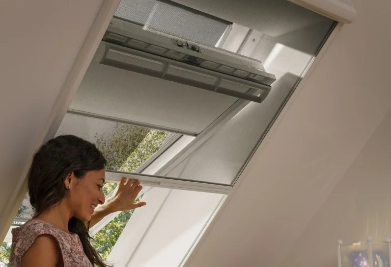 VELUX insectenhor op een dakraam