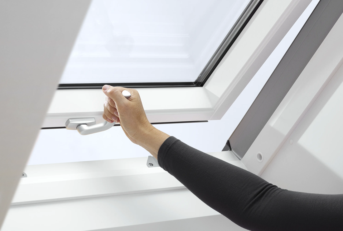VELUX GPU uitzettuimelvenster, detail van de bedieningshendel