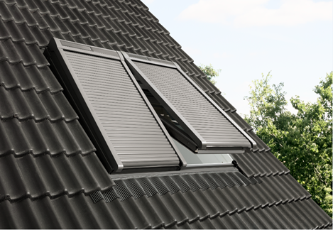 VELUX elektrisch rolluik voor hittebescherming op een dakraam